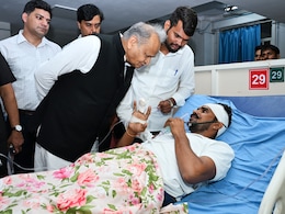 NSUI कार्यकर्ताओं की पिटाई पर गुस्सा हुए गहलोत, कहा- पुलिस की मौजूदगी में हुआ था हमला  NSUI कार्यकर्ताओं की पिटाई पर गुस्सा हुए गहलोत, कहा- पुलिस की मौजूदगी में हुआ था हमला