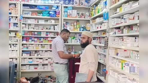 दवा दुकानों से गायब हुए फार्मासिस्ट, बिलों में मिली गड़बड़ी, ड्रग इंस्पेक्टर ने लिए सैंपल
