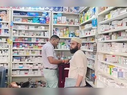 दवा दुकानों से गायब हुए फार्मासिस्ट, बिलों में मिली गड़बड़ी, ड्रग इंस्पेक्टर ने लिए सैंपल दवा दुकानों से गायब हुए फार्मासिस्ट, बिलों में मिली गड़बड़ी, ड्रग इंस्पेक्टर ने लिए सैंपल