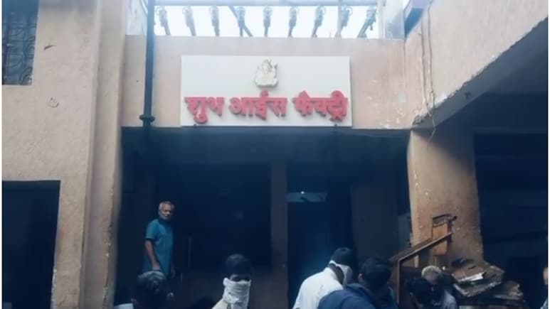 Rajasthan Gas Leak: जयपुर की आइस फैक्ट्री में अमोनिया गैस के रिसाव से हड़कंप, फायर ब्रिगेड की 6 गाड़ियां मौके पर पहुंचीं Rajasthan Gas Leak: जयपुर की आइस फैक्ट्री में अमोनिया गैस के रिसाव से हड़कंप, फायर ब्रिगेड की 6 गाड़ियां मौके पर पहुंचीं