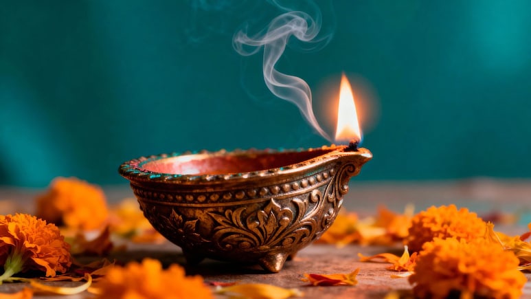 Diwali 2025: दिवाली पर ले आएं ये बजट फ्रेंडली दीये, त्योहार में रोशन होगा घर-आंगन Diwali 2025: दिवाली पर ले आएं ये बजट फ्रेंडली दीये, त्योहार में रोशन होगा घर-आंगन