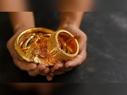 Gold Gift on Diwali 2025: दिवाली पर मिला है सोने का तोहफा? जान लें इनकम टैक्स के नियम, वरना पड़ जाएंगे मुश्किल में Gold Gift on Diwali 2025: दिवाली पर मिला है सोने का तोहफा? जान लें इनकम टैक्स के नियम, वरना पड़ जाएंगे मुश्किल में