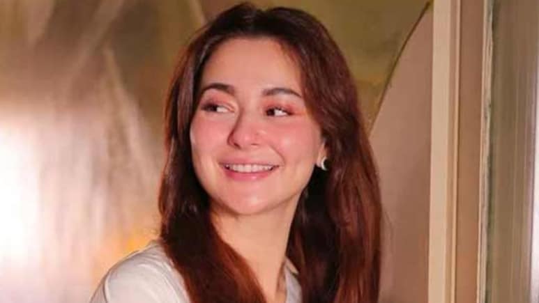 हानिया आमिर अस्पताल में भर्ती, तस्वीरें देख फैन्स परेशान शुरू हुआ दुआओं का दौर हानिया आमिर अस्पताल में भर्ती, तस्वीरें देख फैन्स परेशान शुरू हुआ दुआओं का दौर