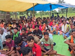 नक्सल प्रभावित इलाके में CRPF कैंप का तेज हुआ विरोध, ग्रामीण बोले- जान दे देंगे पर जमीन नहीं देंगे  नक्सल प्रभावित इलाके में CRPF कैंप का तेज हुआ विरोध, ग्रामीण बोले- जान दे देंगे पर जमीन नहीं देंगे