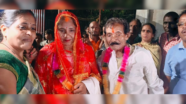 70 का दूल्हा, 30 की दुल्हन... मोहल्ले के बीच रचाई अनोखी शादी, ये है इनकी प्रेम कहानी 