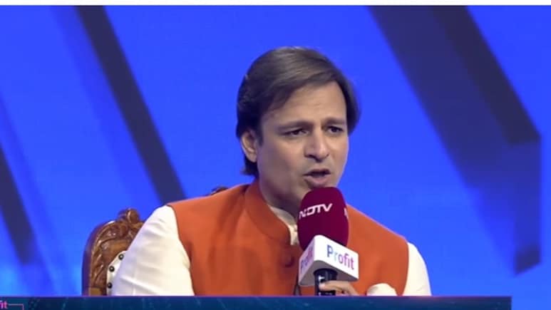 सुरेश ओबेरॉय ने बेटे विवेक ओबेरॉय को एक्स्ट्रा पॉकेट मनी देने से किया था इनकार, पैदल जाना पड़ा था कॉलेज, आज नेटवर्थ... सुरेश ओबेरॉय ने बेटे विवेक ओबेरॉय को एक्स्ट्रा पॉकेट मनी देने से किया था इनकार, पैदल जाना पड़ा था कॉलेज, आज नेटवर्थ...