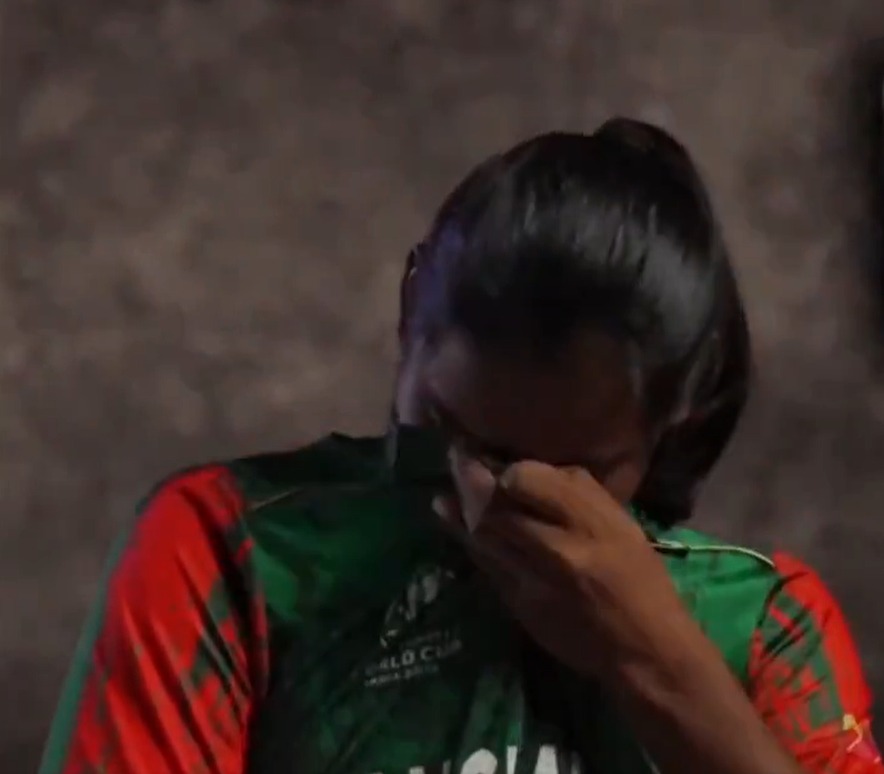 "Didn't Have Proper Clothes": Women's WC Star Breaks Down During Interview