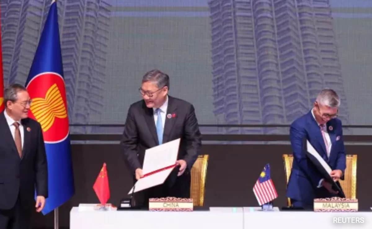 China, ASEAN Sign Upgraded Free Trade Pact Amid Global Trade Tensions
