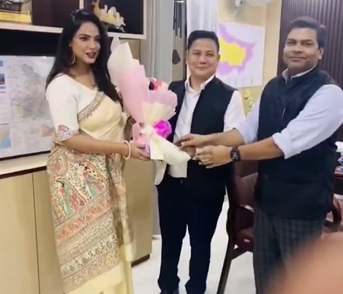 बिहार चुनाव: स्‍वीप आइकॉन नीतू चंद्रा ने मुख्‍य निर्वाचन पदाधिकारी से की मुलाकात, शुरू किया जागरूकता अभियान