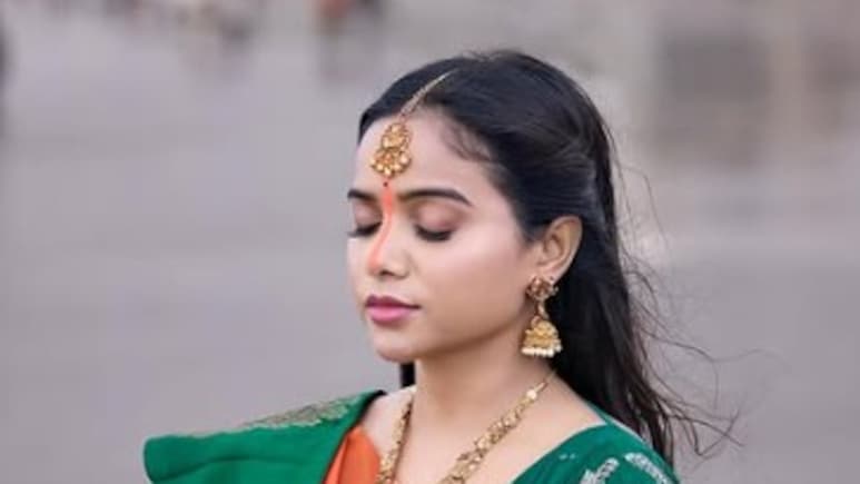 मनीषा रानी ने की छठ पूजा और दिया सूर्य को अर्घ्य, नई नवेली दुल्हन की तरह सजी एक्ट्रेस को देख फिदा हुए फैन्स मनीषा रानी ने की छठ पूजा और दिया सूर्य को अर्घ्य, नई नवेली दुल्हन की तरह सजी एक्ट्रेस को देख फिदा हुए फैन्स