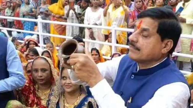 मध्य प्रदेश में छठ पूजा की धूम, मुख्यमंत्री ने इंदौर में मनाया महापर्व, लिखा- जय छठी मइया