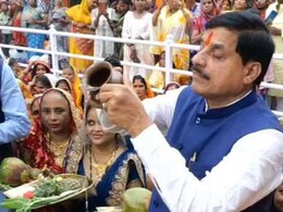 मध्य प्रदेश में छठ पूजा की धूम, मुख्यमंत्री ने इंदौर में मनाया महापर्व, लिखा- जय छठी मइया मध्य प्रदेश में छठ पूजा की धूम, मुख्यमंत्री ने इंदौर में मनाया महापर्व, लिखा- जय छठी मइया