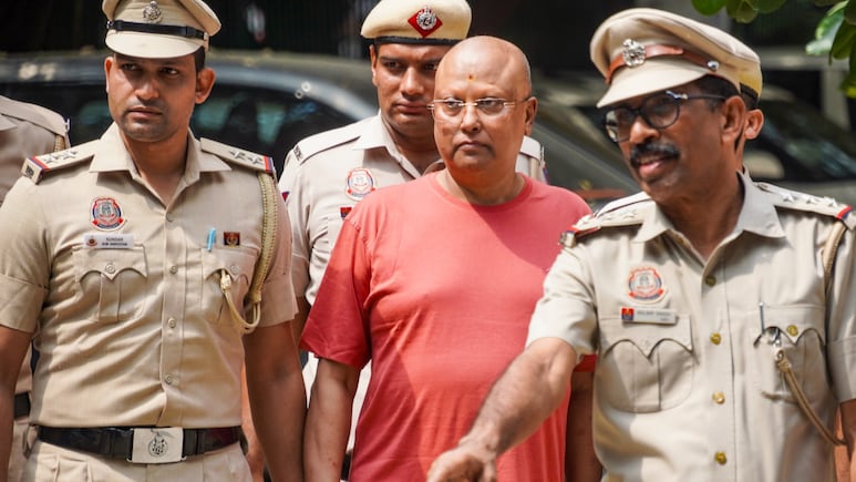 Chaitanyanand Baba: ढोंगी चैतन्यानंद मुलींना हॉटेलमध्ये कसं बोलायचा? NDTV कडं Exclusive ऑडिओ! वाचा सर्व संभाषण