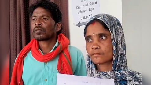 जनधन खाते से दो करोड़ का लेनदेन! किसान के उड़े होश; कलेक्टर से की शिकायत