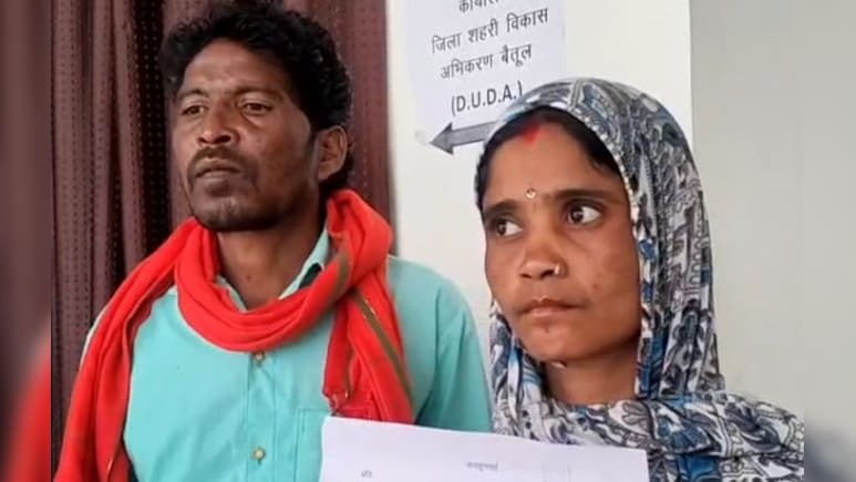 जनधन खाते से दो करोड़ का लेनदेन! किसान के उड़े होश; कलेक्टर से की शिकायत जनधन खाते से दो करोड़ का लेनदेन! किसान के उड़े होश; कलेक्टर से की शिकायत