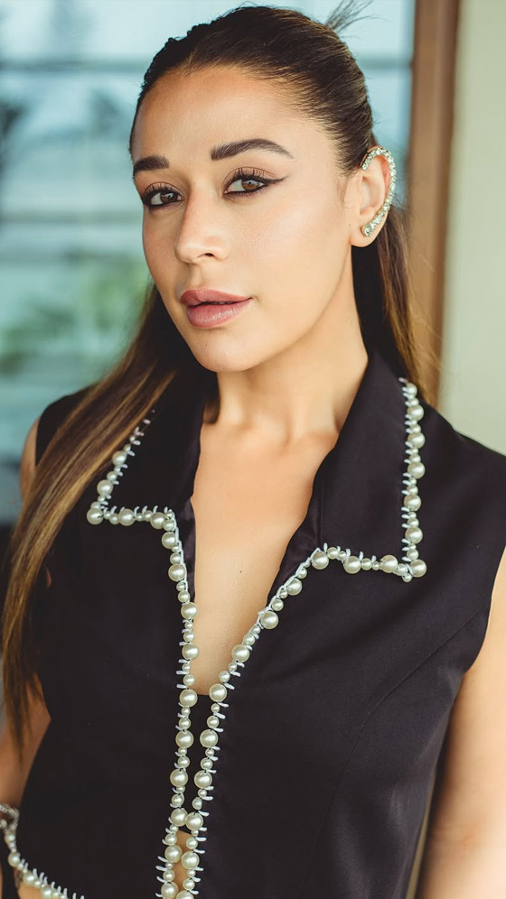 Krishna Shroff Dazzles in a Chic Monochrome Outfit; See Pics