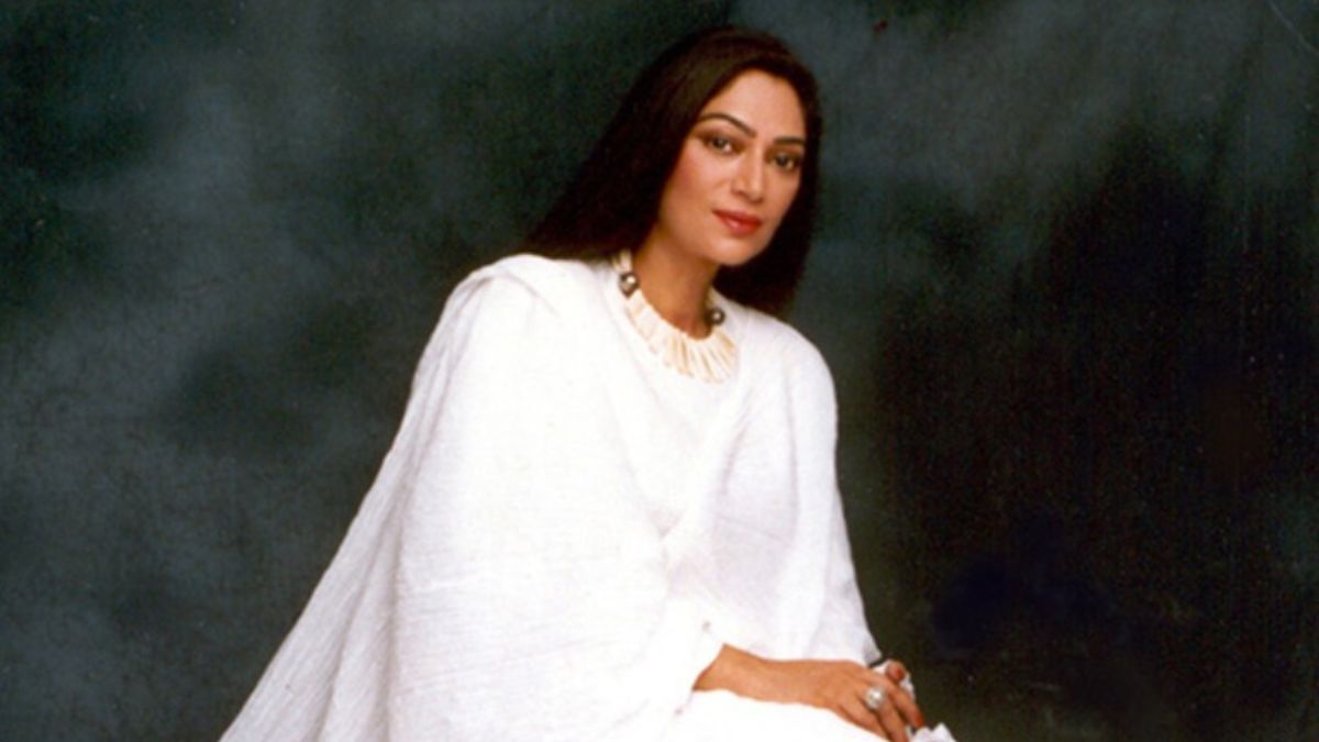 From Ratan Tata To Amitabh Bachchan And Rekha, How Simi Garewal Got Celebs Spilling It All On Her <i>Rendezvous</i>