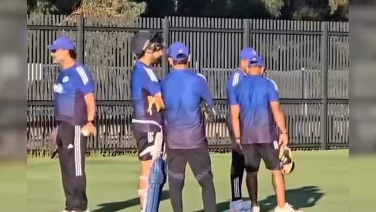 IND vs AUS: 'गंभीर बातचीत', वनडे कप्तानी छिनने के बाद पहली बार कोच गौतम से ऐसे मिले रोहित शर्मा IND vs AUS: 'गंभीर बातचीत', वनडे कप्तानी छिनने के बाद पहली बार कोच गौतम से ऐसे मिले रोहित शर्मा