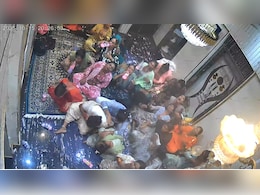 इंदौर में 24 किन्नरों ने एक साथ पिया जहर, कई की हालत गंभीर, जांच में जुटी पुलिस इंदौर में 24 किन्नरों ने एक साथ पिया जहर, कई की हालत गंभीर, जांच में जुटी पुलिस