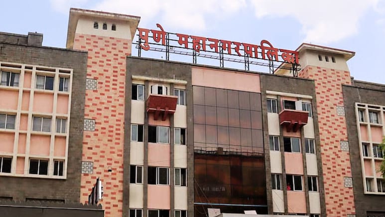 Pune News : पुणे आयुक्तांची मोठी कारवाई; 2 बड्या अधिकाऱ्यांचं निलंबन Pune News : पुणे आयुक्तांची मोठी कारवाई; 2 बड्या अधिकाऱ्यांचं निलंबन