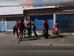 हल्द्वानी में रात में सड़क पर टहल रही महिला से छेड़छाड़,  तीनों आरोपियों की जमकर हुई धुनाई हल्द्वानी में रात में सड़क पर टहल रही महिला से छेड़छाड़,  तीनों आरोपियों की जमकर हुई धुनाई