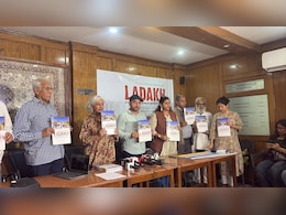 लद्दाख हिंसा को लेकर तीन संगठनों ने केंद्र सरकार को घेरा, सोनम वांगचुक को रिहा करने की मांग की लद्दाख हिंसा को लेकर तीन संगठनों ने केंद्र सरकार को घेरा, सोनम वांगचुक को रिहा करने की मांग की