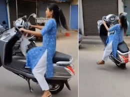 स्कूटी के पहिए को हवा में उठाकर चला रही थी पापा की परी, फिर जो हुआ, स्टंट देख यूजर्स बोले- लैंड करना भूल गई स्कूटी के पहिए को हवा में उठाकर चला रही थी पापा की परी, फिर जो हुआ, स्टंट देख यूजर्स बोले- लैंड करना भूल गई