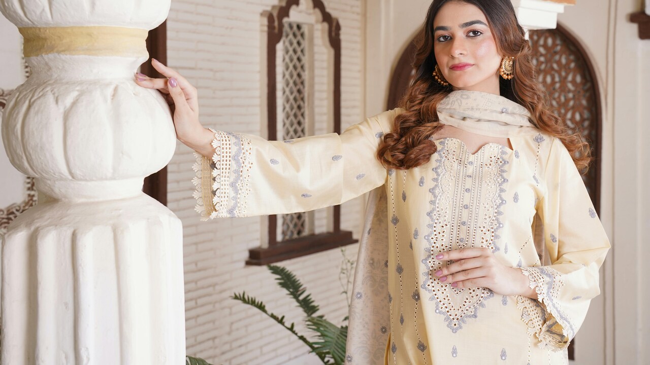 Kurtas For Women With Broad Hips: Top Tips That Flatter Kurtas For Women With Broad Hips: Top Tips That Flatter