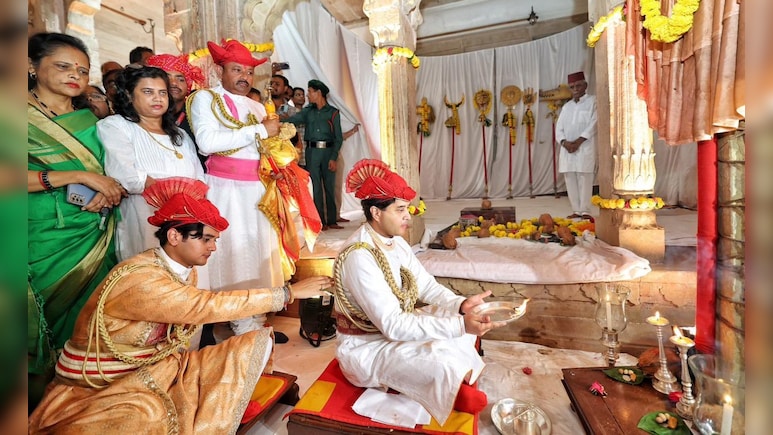 दशहरे पर सिंधिया का दिखा शाही अंदाज, सैकड़ों वर्षों से चली आ रही शमी पूजन की परंपरा; यहां जानिए सबकुछ
