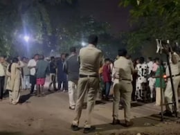 Love Affair बहिणीचं लफडं समजताच भावाची सटकली! अख्ख्या कुटुंबाला दिली भयंकर शिक्षा, प्रियकराचाही खून केला अन्.. Love Affair बहिणीचं लफडं समजताच भावाची सटकली! अख्ख्या कुटुंबाला दिली भयंकर शिक्षा, प्रियकराचाही खून केला अन्..
