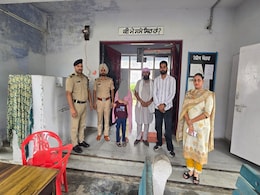प्यार के लिए पाकिस्तान बॉर्डर तक पहुंची ग्वालियर की महिला; पुलिस ने पकड़ा, सोशल मीडिया फ्रेंड ने ये किया प्यार के लिए पाकिस्तान बॉर्डर तक पहुंची ग्वालियर की महिला; पुलिस ने पकड़ा, सोशल मीडिया फ्रेंड ने ये किया