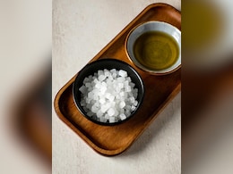 फोड़े, फुंसी समेत इन 5 समस्याओं के लिए काल है पूजा में इस्तेमाल होने वाला कपूर, आयुर्वेद से जानें इसके फायदे और इस्तेमाल का तरीका