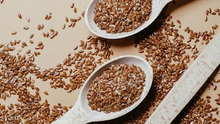 अलसी खाने से कौन सी बीमारी ठीक होती है? अलसी की तासीर ठंडी होती है या गर्म?