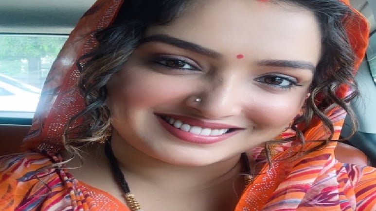 खुलेआम आम्रपाली दुबे ने की 'चोरी', निरहुआ को देखते ही बदला चेहरे का रंग, वीडियो हुआ वायरल