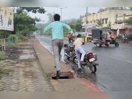 सागर में खुले सीवर दे रहे हादसों को आमंत्रण, नगर निगम की लापरवाही पर उठे सवाल सागर में खुले सीवर दे रहे हादसों को आमंत्रण, नगर निगम की लापरवाही पर उठे सवाल