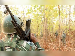 गढ़चिरौली : ₹6 करोड़ के इनामी नक्सली भूपति ने किया सरेंडर, 60 साथियों संग टेके घुटने गढ़चिरौली : ₹6 करोड़ के इनामी नक्सली भूपति ने किया सरेंडर, 60 साथियों संग टेके घुटने