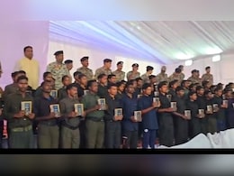 खौफ का अंत! रुपेश के साथ इन खूंखार नक्सलियों ने भी डाले हैं हथियार, 9 करोड़ 18 लाख का है इनाम, देखें नाम   खौफ का अंत! रुपेश के साथ इन खूंखार नक्सलियों ने भी डाले हैं हथियार, 9 करोड़ 18 लाख का है इनाम, देखें नाम