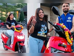 रिंकू सिंह ने अपनी बहन नेहा को इलेक्ट्रिक स्कूटी गिफ्ट की, जान लीजिए कितनी है कीमत रिंकू सिंह ने अपनी बहन नेहा को इलेक्ट्रिक स्कूटी गिफ्ट की, जान लीजिए कितनी है कीमत