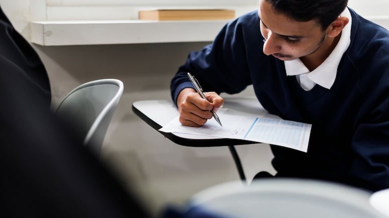 बिना इस चीज के परीक्षा नहीं दे पाएंगे CBSE के छात्र, बोर्ड ने साफ कर दिया रुख बिना इस चीज के परीक्षा नहीं दे पाएंगे CBSE के छात्र, बोर्ड ने साफ कर दिया रुख