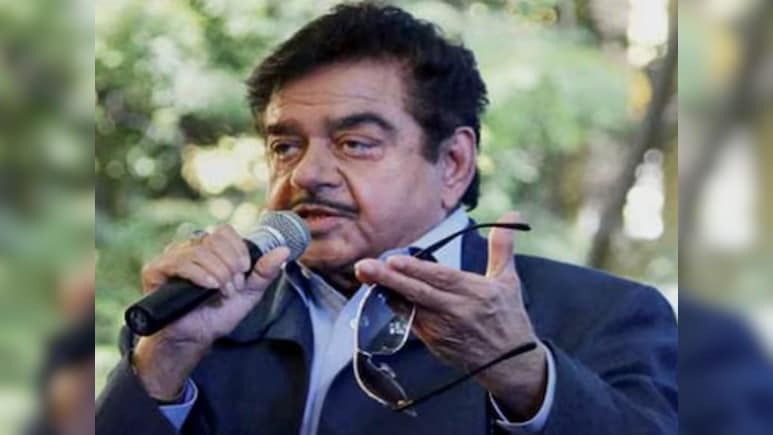 शत्रुघ्न सिन्हा ने इंदिरा गांधी की पुण्यतिथि पर श्रद्धांजलि अर्पित की शत्रुघ्न सिन्हा ने इंदिरा गांधी की पुण्यतिथि पर श्रद्धांजलि अर्पित की