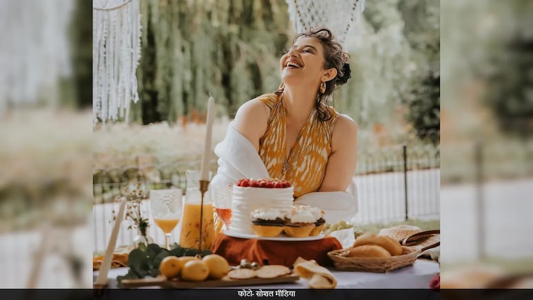 55 साल की उम्र में मृत्यु और पुनर्जन्म के बीच घूम रही है शाहरुख खान की ये हीरोइन, दो साल से है फिल्मों से दूर 55 साल की उम्र में मृत्यु और पुनर्जन्म के बीच घूम रही है शाहरुख खान की ये हीरोइन, दो साल से है फिल्मों से दूर