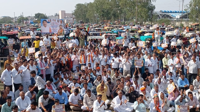 Indore Farmer Rally: इंदौर में किसानों ने निकाली विशाल ट्रैक्टर रैली, मुख्यमंत्री का जताया आभार