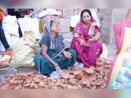 मुख्यमंत्री की पत्नी कौशल्या साय ने जशपुर में की दीयों की खरीदारी, दी ‘स्वदेशी दीप जलाने’ की अपील मुख्यमंत्री की पत्नी कौशल्या साय ने जशपुर में की दीयों की खरीदारी, दी ‘स्वदेशी दीप जलाने’ की अपील