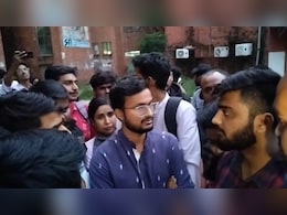 JNU में छात्रसंघ चुनाव से पहले आपस में भिड़े लेफ्ट-एबीवीपी कार्यकर्ता, मारपीट में कई घायल JNU में छात्रसंघ चुनाव से पहले आपस में भिड़े लेफ्ट-एबीवीपी कार्यकर्ता, मारपीट में कई घायल