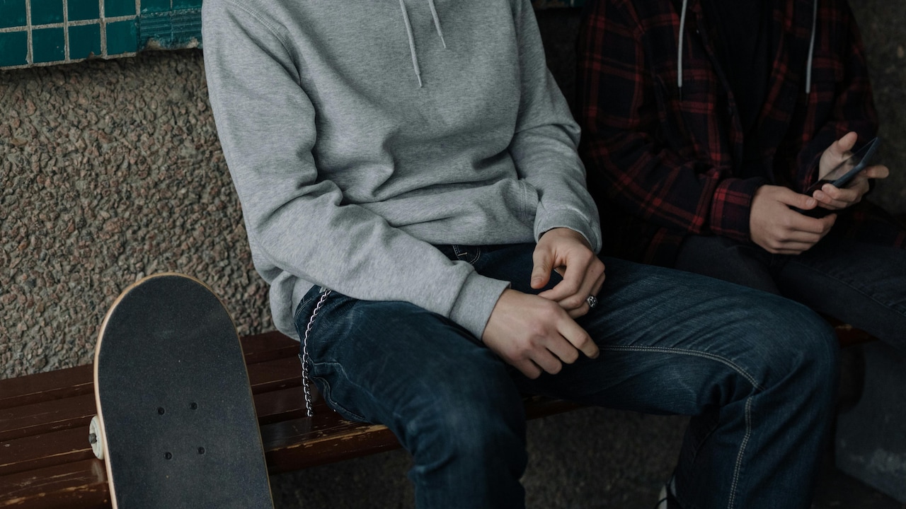 Why are oversized hoodies the go-to choice for men this season? Why are oversized hoodies the go-to choice for men this season?