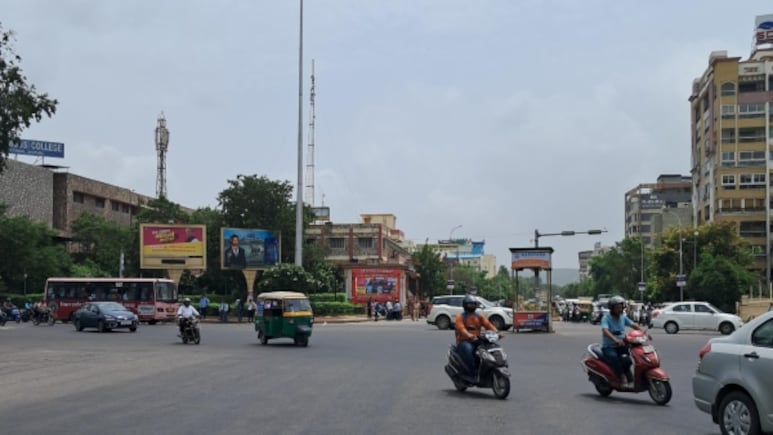 Jaipur News: क्या जयपुर की टोंक रोड का नाम बदल कर होगा 'भैरों सिंह शेखावत रोड' ? प्रस्ताव अब भी अधर में Jaipur News: क्या जयपुर की टोंक रोड का नाम बदल कर होगा 'भैरों सिंह शेखावत रोड' ? प्रस्ताव अब भी अधर में