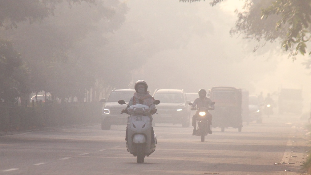 Explained: 350 vs 1,100, CPCB vs IQAir, Who Has Got Delhi's AQI Right