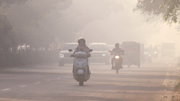 वाह रे वाह कुदरत... दिल्ली में AQI 400 के पार, पुडुचेरी में हो रही झमाझम बारिश