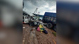 Road Accident: कबीरधाम में बोलेरो और ट्रक की भीषण टक्कर, 5 की मौत और 5 की हालत गंभीर