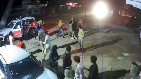 MP Crime News: बदमाश भांज रहे थे लाठी और डंडे, भाग खड़ी हुई तमाशा देख रही शिवपुरी पुलिस